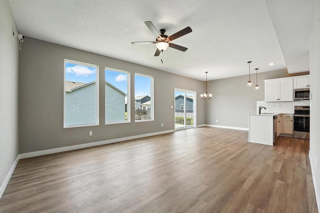 Listing Photo MLS #HMS2546300