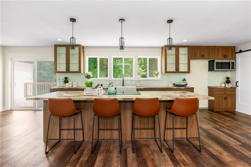 Listing Photo MLS #HMS2553885