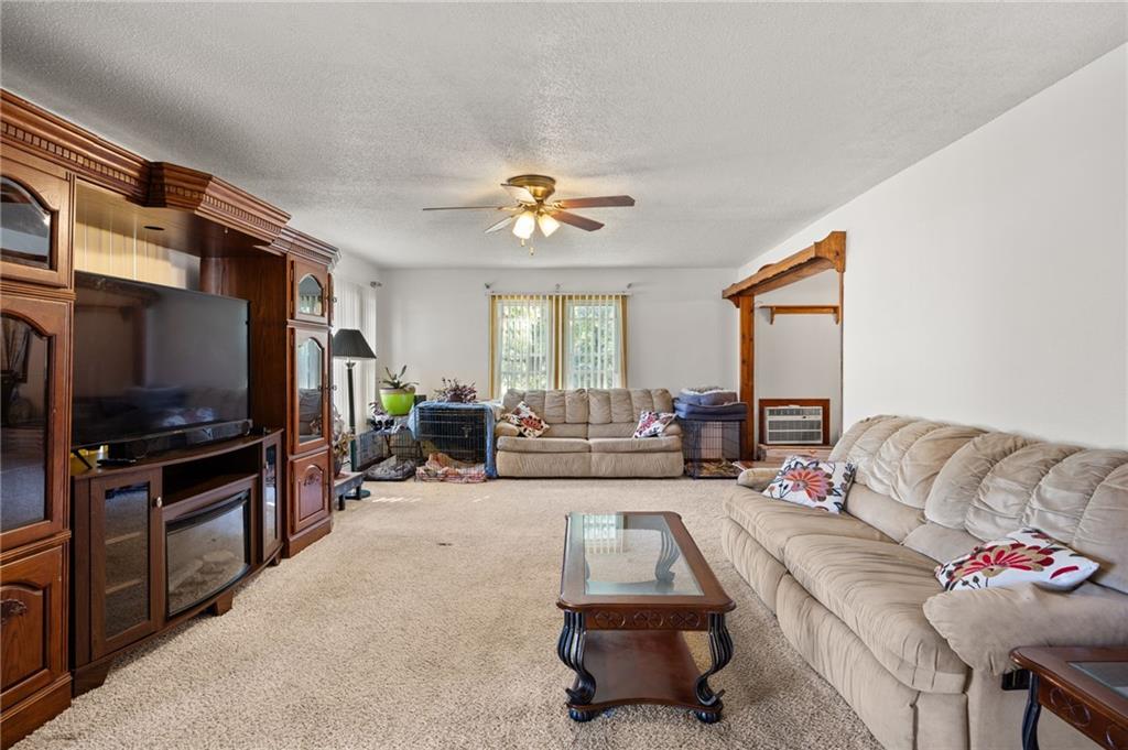 Listing Photo MLS #HMS2567647