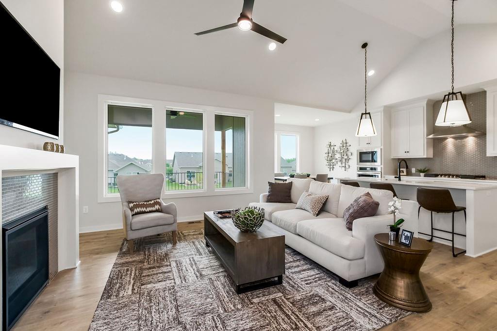 Listing Photo MLS #HMS2570229