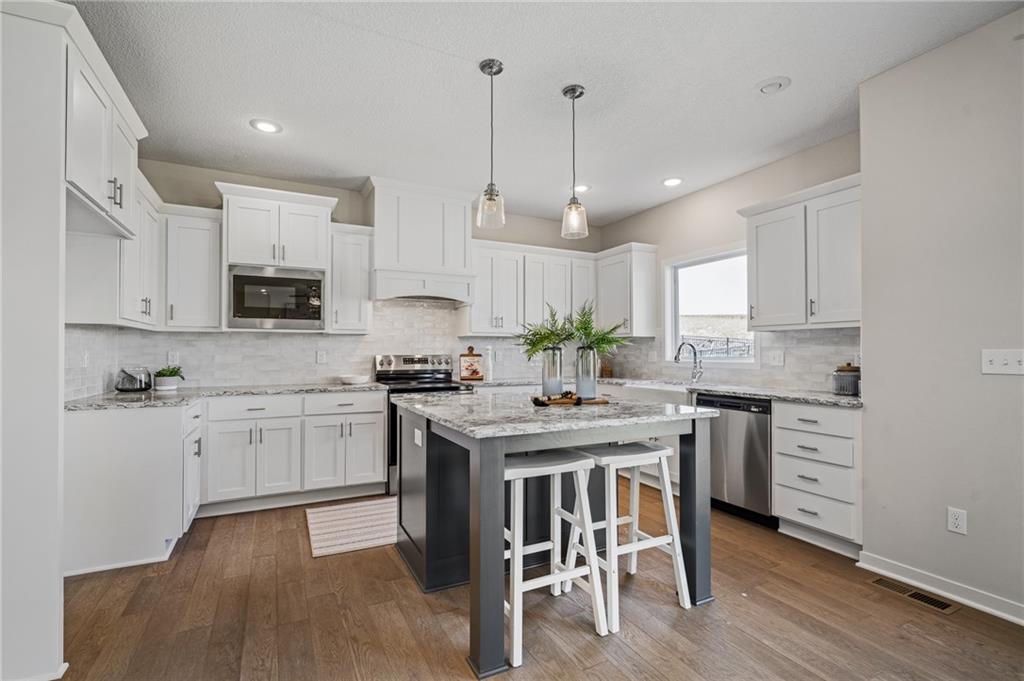 Listing Photo MLS #HMS2570520