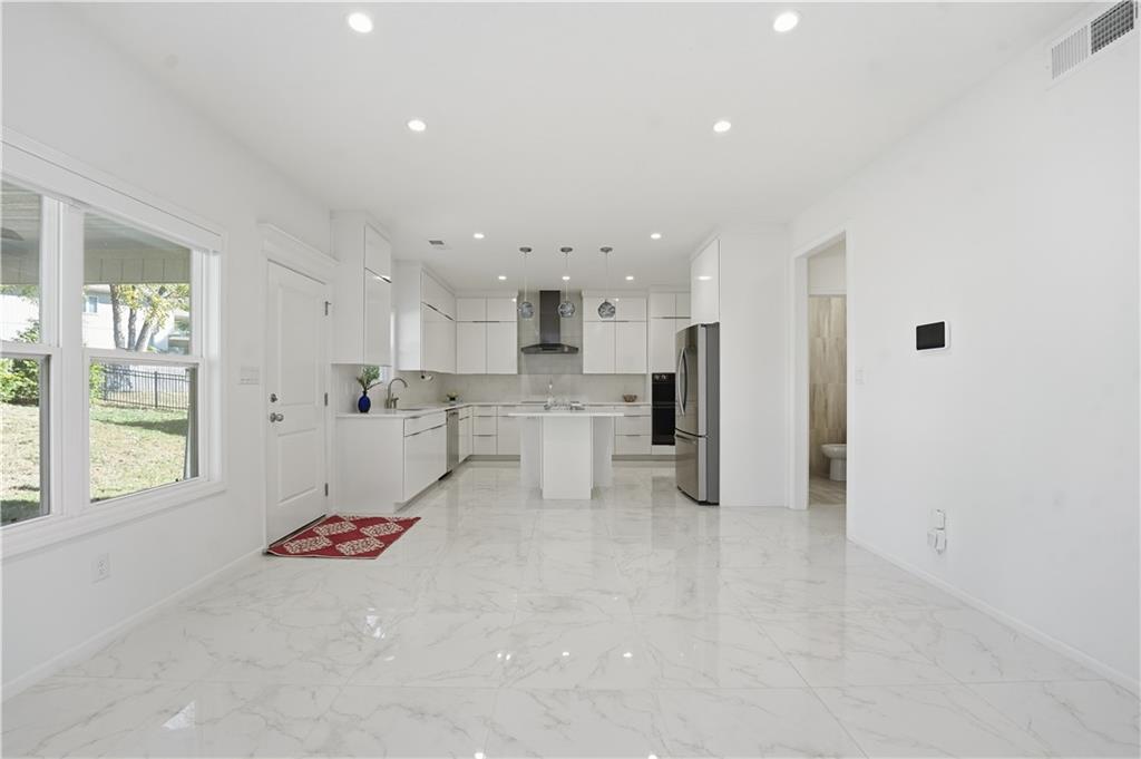 Listing Photo MLS #HMS2589855