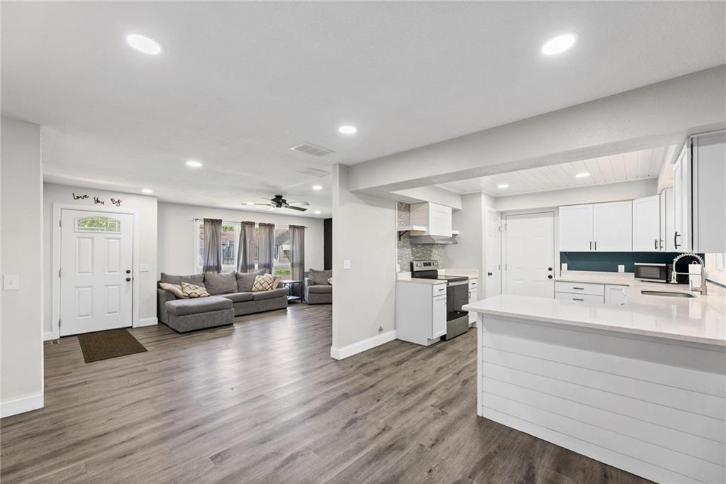 Listing Photo MLS #HMS2610382