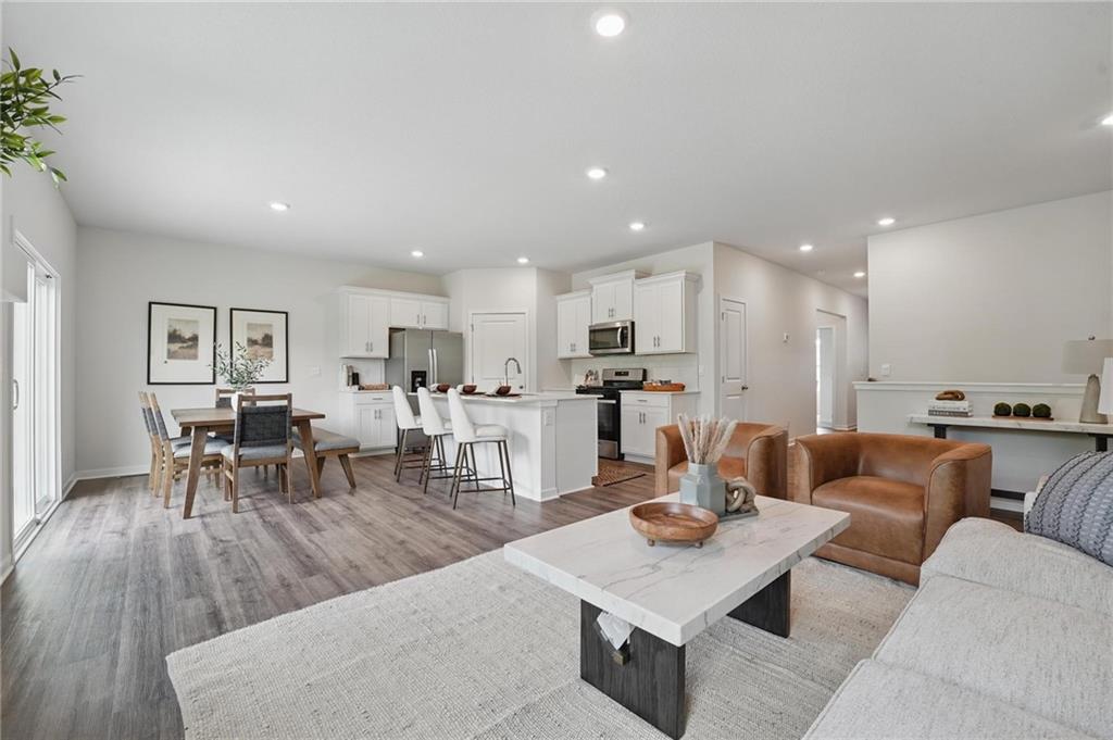 Listing Photo MLS #HMS2611948