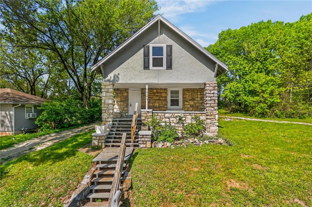 Listing Photo MLS #HMS2616040