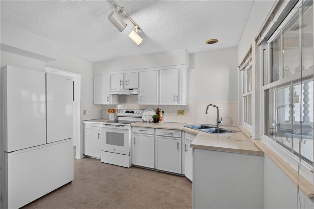 Listing Photo MLS #HMS2635130