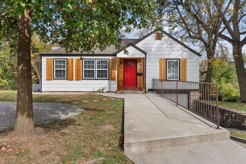 Listing Photo MLS #HMS2649222
